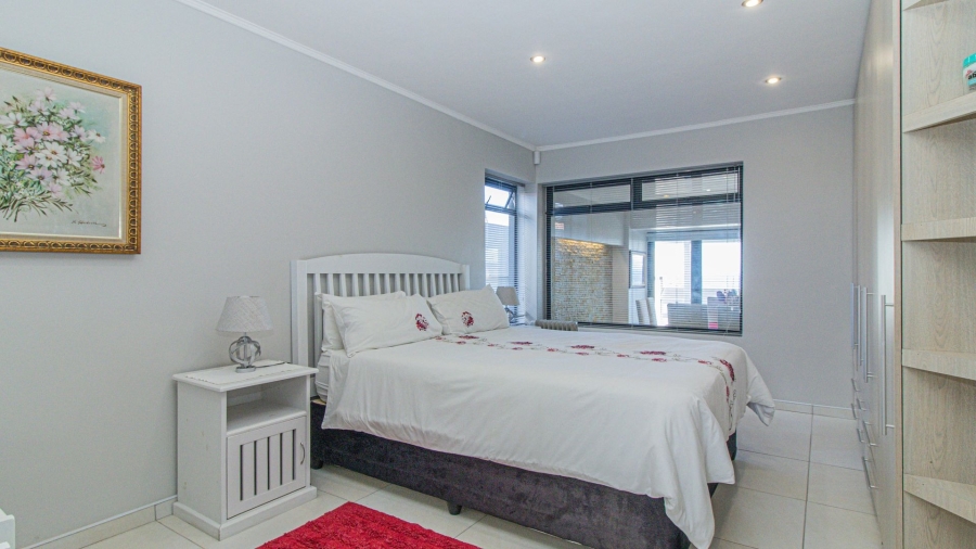 4 Bedroom Property for Sale in Perlemoenbaai Western Cape